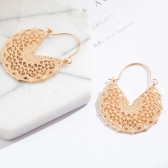 New Gold Intricate Designed Earrings - Picture 5 of 5